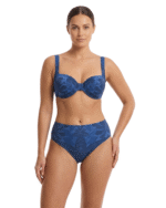 dvodelne kopalke Beata modra na modelu spredaj